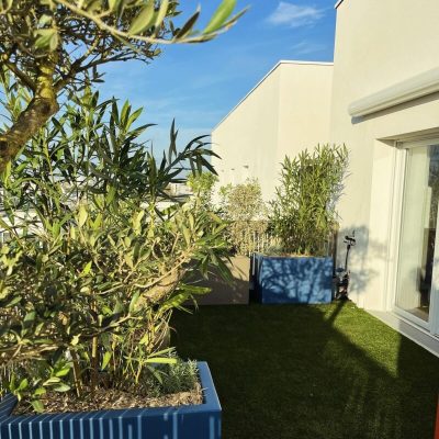 Terrasse sud Loire • Aménagement d’une terrasse colorée au sud de Nantes